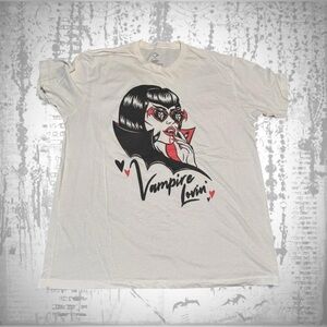 Vampire Lovin' Graphic Tee - White